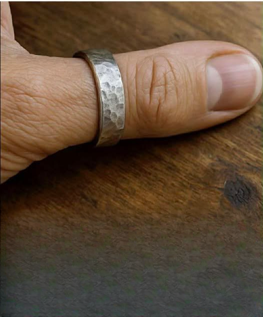The Hidden Meaning of Thumb Rings: A Symbol of Empowerment and Individuality