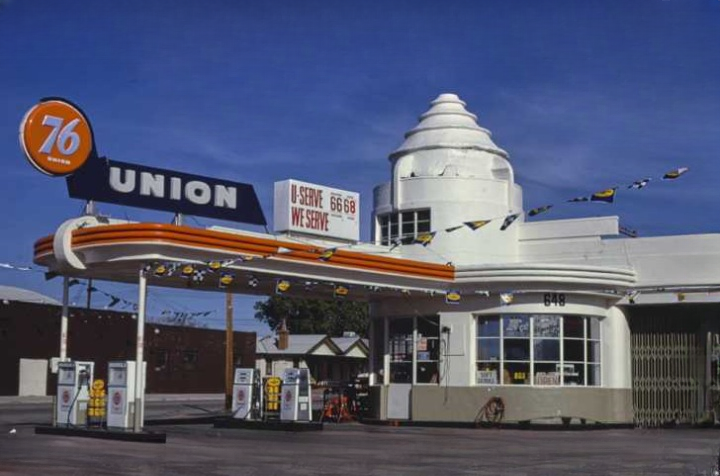 We Remember Service Stations of the Past — When Even Gas Pumps Had Style and Character