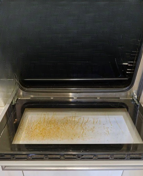 A Complete Guide to Cleaning Between the Glass Panels of Your Oven Door