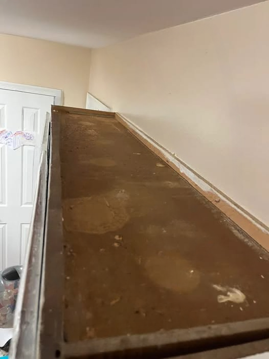 How To Effectively Remove Grease and Cooking Odors From Kitchen Cabinets