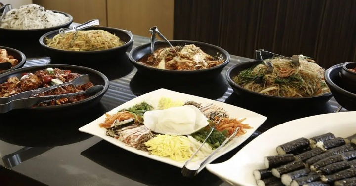 7 Buffet Foods I Always Skip Now (And Why You Might Want To, Too)