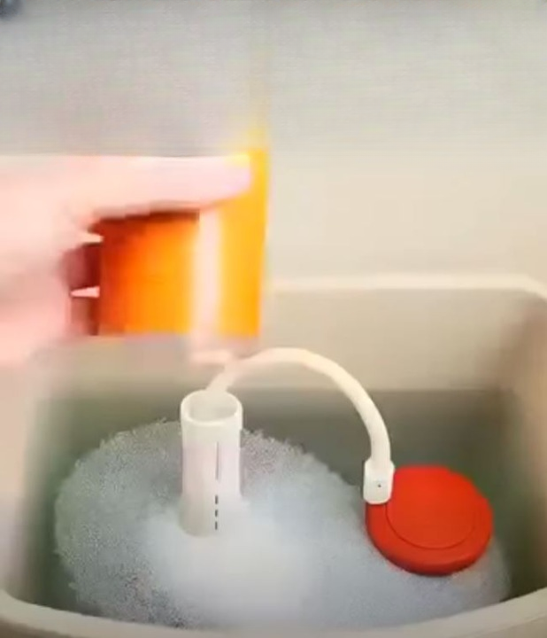 The Surprisingly Effective and Eco-Friendly Bathroom Hack: How Using Baking Soda in Your Toilet Tank Can Save Money, Improve Performance, and Extend the Life of Your Plumbing