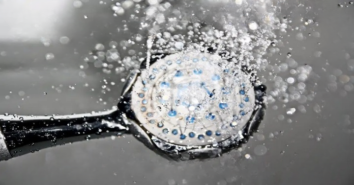 When Is the Best Time to Shower? Morning vs Evening Explained (Benefits, Science, and What Works Best for You)