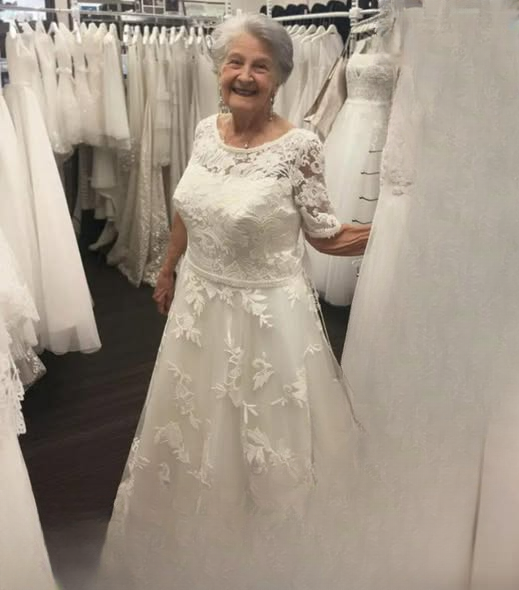 MY DAUGHTER TOLD ME I’M MAKING A FOOL OF MYSELF WHEN I SENT HER MY PHOTO IN A WEDDING DRESS