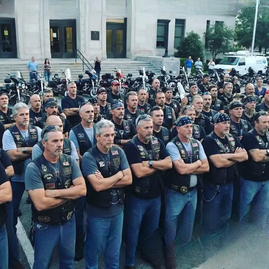 100 Bikers Gathered at a Courthouse After a Judge Sent an Injured Child Back Home