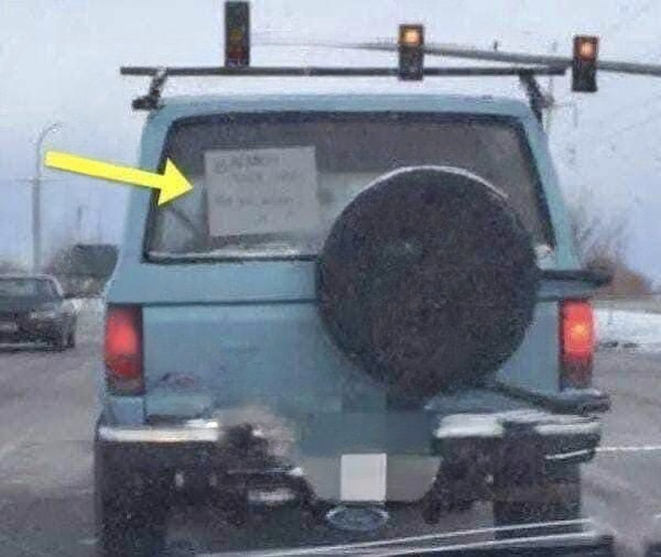 A Frustrated Mom, Stuck in Traffic, Notices Something Unexpected on the Car Ahead — and Captures a Moment That Changes Her Perspective