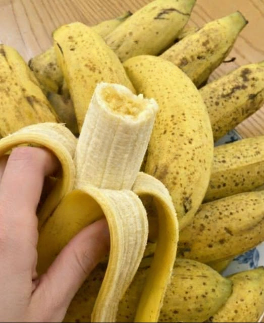 Should You Eat a Banana Every Day After 50? A Complete, Balanced Guide to Benefits, Risks, and Nutrition