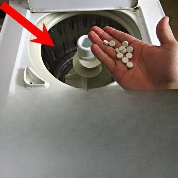 Aspirin in Laundry: The Simple Whitening Trick That Restores Dull Clothes