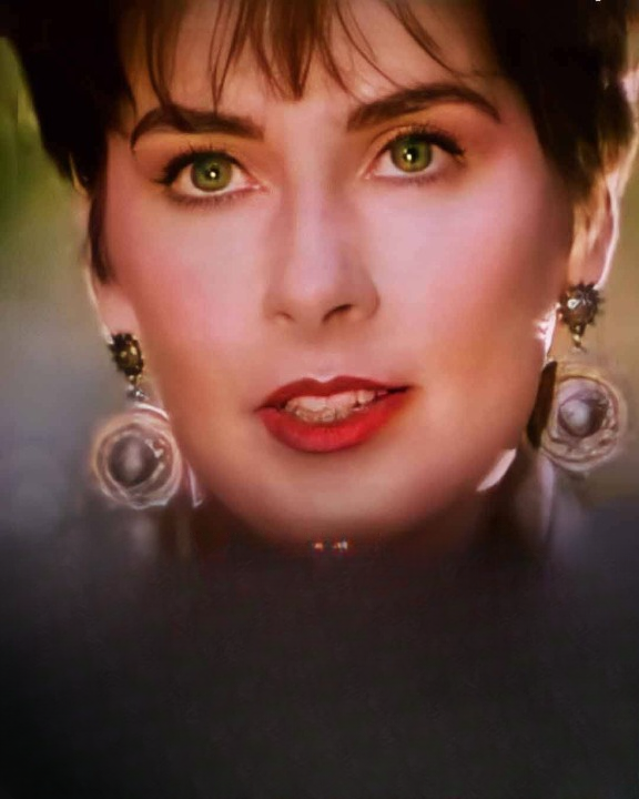 Rare Sighting of Enya Sparks Interest: Inside the Private Life of the Iconic Irish Singer