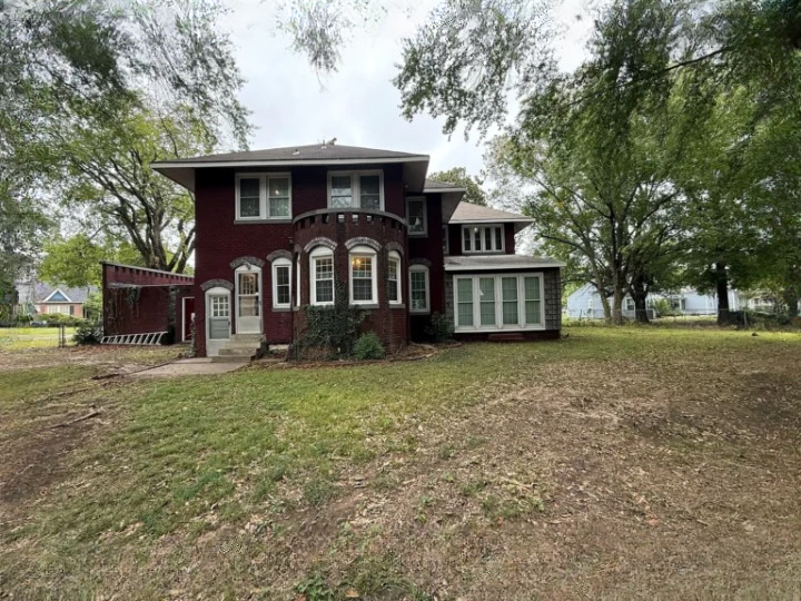 A Timeless Corner-Lot Treasure: An In-Depth Look at 2601 Boston Street in Muskogee, Oklahoma