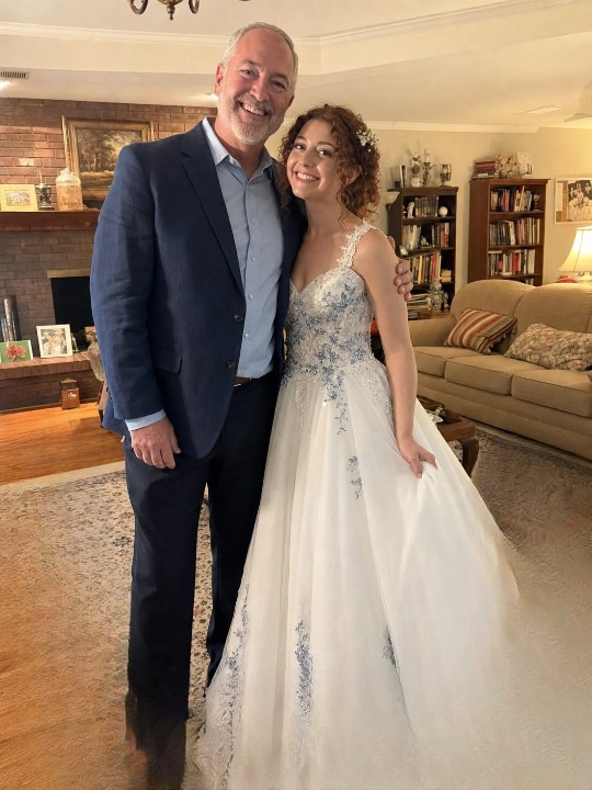 My Father Sewed Me a Dress from My Late Mother’s Wedding Gown for Prom — And Taught Me What Love Really Looks Like