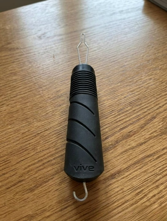 I Found This in My Girlfriend’s Bedroom — What It Actually Was Changed Everything I Thought in Seconds