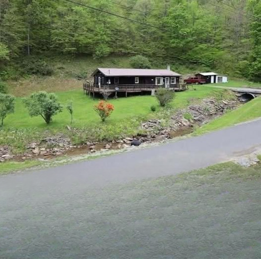 West Virginia Ranch With Hidden Stream — A Fixer-Upper Full of Potential