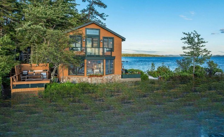 Private Island Paradise on Lake Winnipesaukee: Windswept Island Retreat