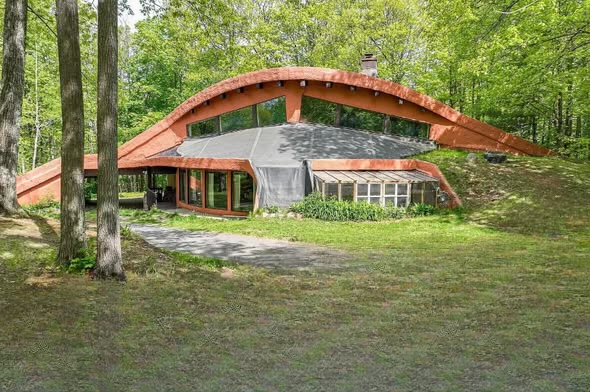 Luxury Earth Home on Private Waterfront Estate: A Rare Blend of Design, Nature, and Privacy
