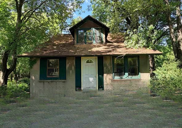 Online Auction Opportunity: 3-Bedroom Home on One Acre Near Waupaca Ready for Transformation