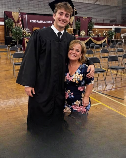 My Mom Raised Me Alone — But At College, Everything Changed