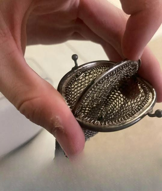 Gilded Keepsakes: How Victorian Accessories Became Symbols of Wealth and Status