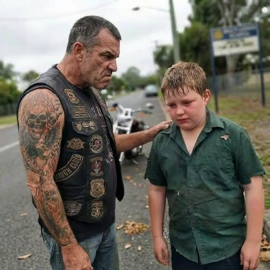 The Roadside Savior: A Biker Stopped for a Lost Boy — What He Revealed Changed an Entire Community